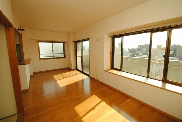 パークレーン六ツ門の居間・リビング|内装イメージ：同マンション別室