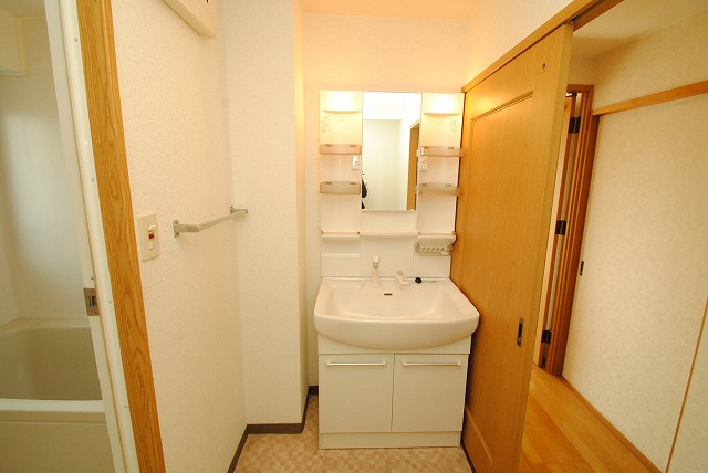 パークレーン六ツ門の洗面所|内装イメージ：同マンション別室