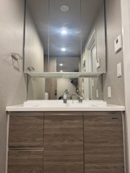 リアラス明石西新町の独立洗面台