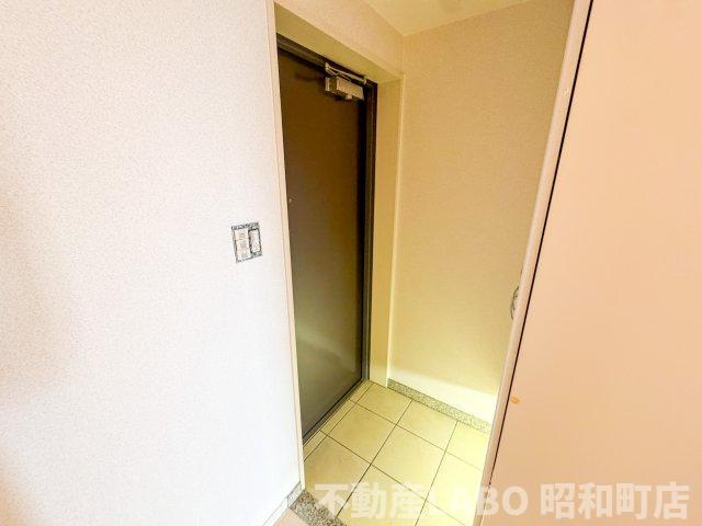 クラウンハイム上町台セントラル ラ・カーサの玄関