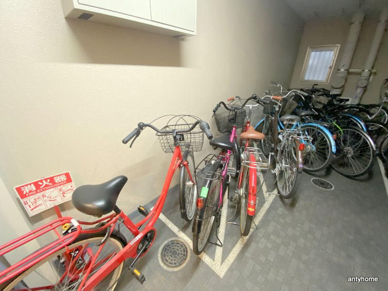 ブリリアントコート心斎橋イースト　仲介手数料無料の駐車場