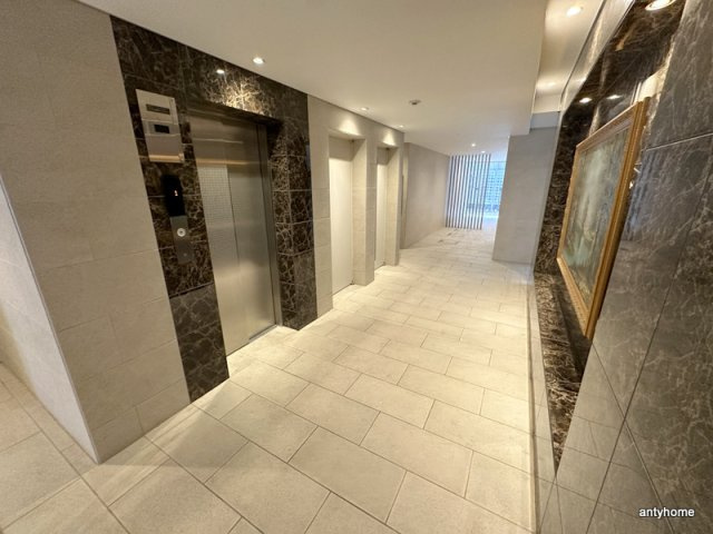 ミラノ堺筋　仲介手数料無料のロビー