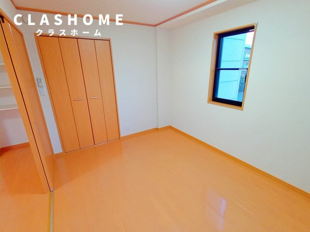 コンフォート小川の居間・リビング|同物件の別部屋になります。