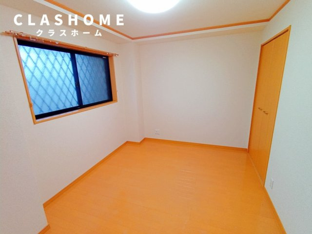 コンフォート小川の寝室|同物件の別部屋になります。