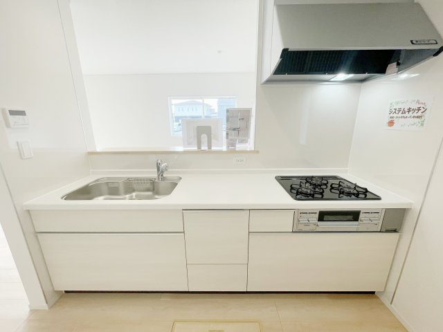 新築戸建・新築建売　邑楽町鶉第7　中野東小・邑楽中のキッチン|カウンター越しに会話が弾み、家族とのつながりを感じられる対面キッチンです！