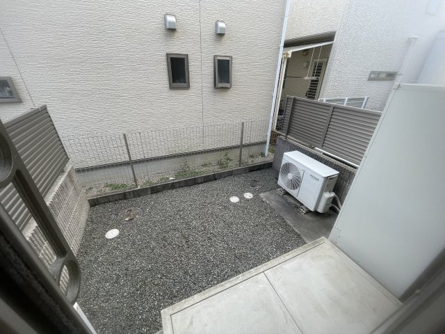 姫路市別所町佐土２丁目のハイツの庭