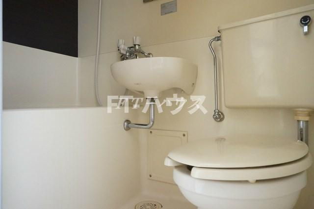 メゾンロートレックの洗面所