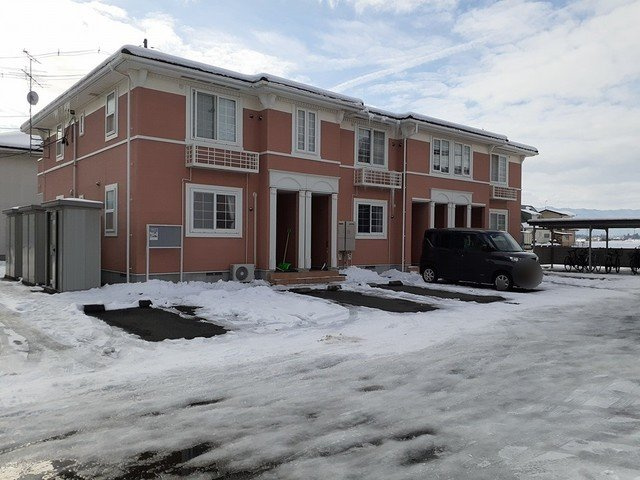 カーサ　プラシードＢの駐車場