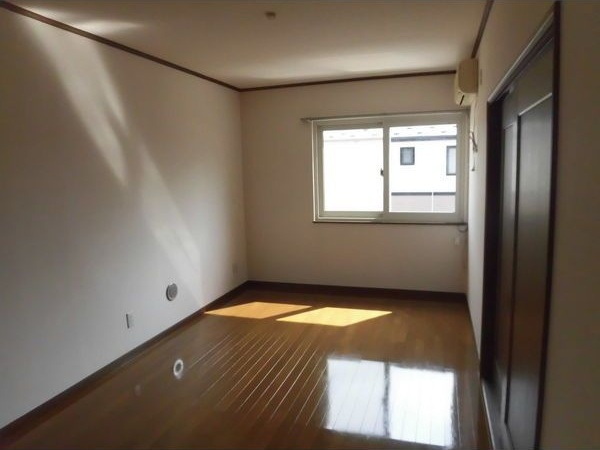 ブルーメンコール B棟の居間・リビング