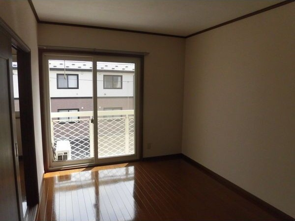 ブルーメンコール B棟の居間・リビング