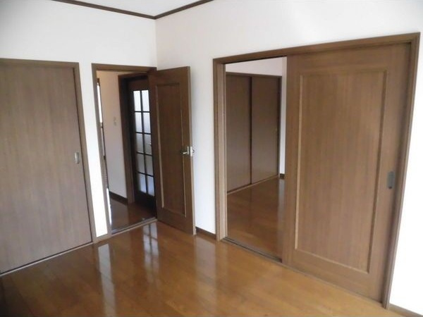 ブルーメンコール B棟の洋室