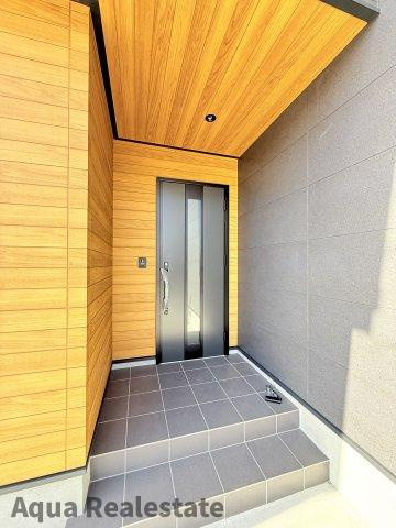 高松市牟礼町大町の新築一戸建の玄関|きれいな玄関です