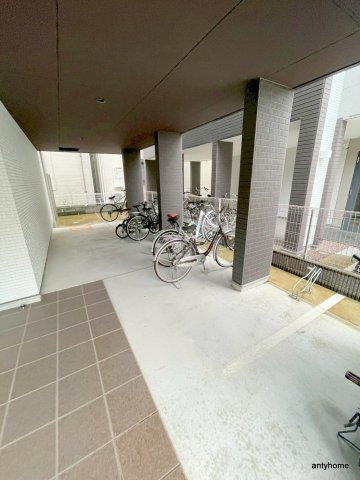 ワコーレヴィータ江坂EAST　仲介手数料無料の駐車場