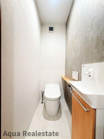 高松市牟礼町大町の新築一戸建のトイレ|落ち着いたトイレです