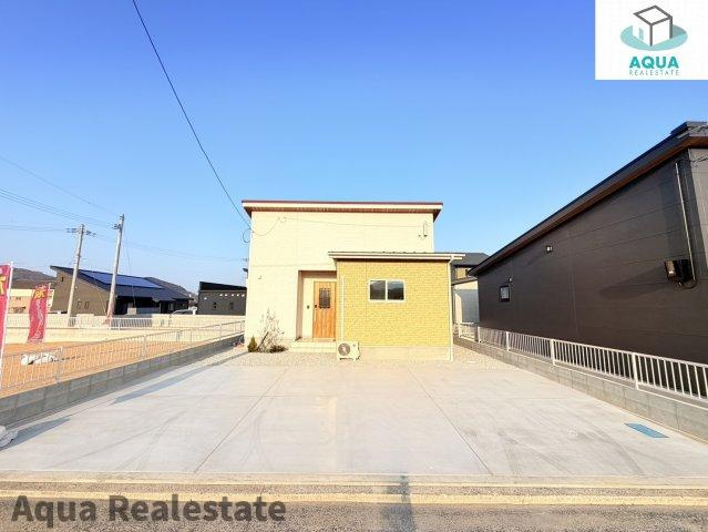高松市牟礼町大町の新築一戸建の庭|外観は落ち着いています