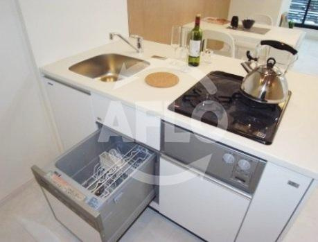 Imperial Suite 南堀江(インペリアルスイート南堀江）　日吉小学校のキッチン|Imperial Suite 南堀江（インペリアルスイート南堀江）食器洗浄機付ガス2口コンロシステムキッチン