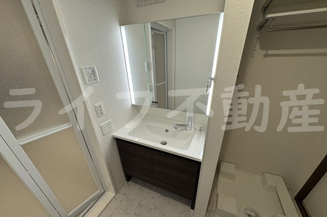 ナサハウスの独立洗面台|朝の支度にも助かる、独立の洗髪洗面化粧台