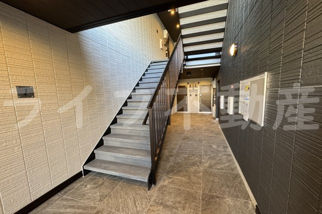 ナサハウスのエントランス|建物の内部です