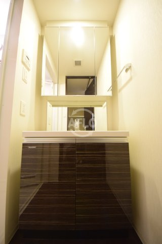 コンフォリア心斎橋ＥＡＳＴの独立洗面台|コンフォリア心斎橋ＥＡＳＴ　独立洗面化粧台