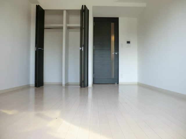 プレサンス神戸裁判所前デリシアの居間・リビング