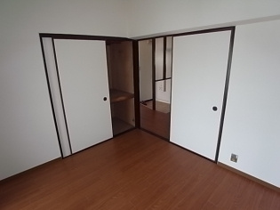 エスペランサ魚崎の洋室