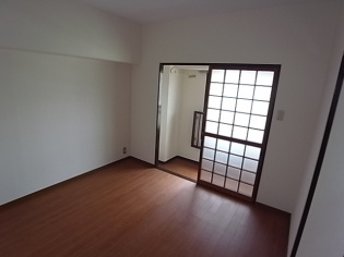 エスペランサ魚崎の洋室