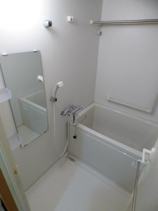 ヒルサイド山手の浴室