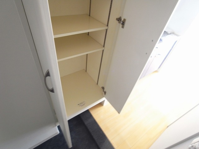 オルタンシア下山手の玄関