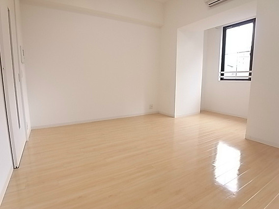 オルタンシア下山手の洋室