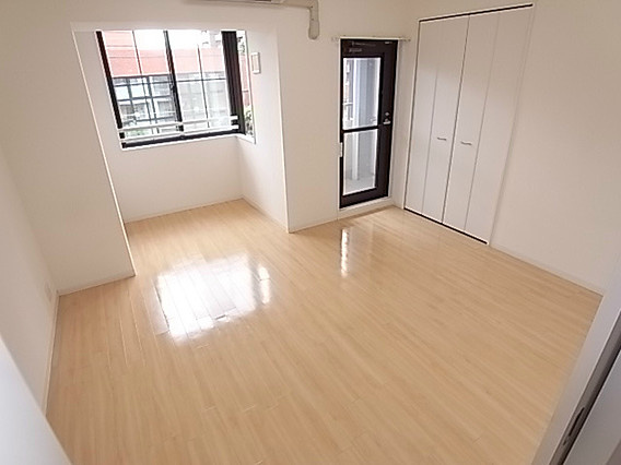 オルタンシア下山手の洋室