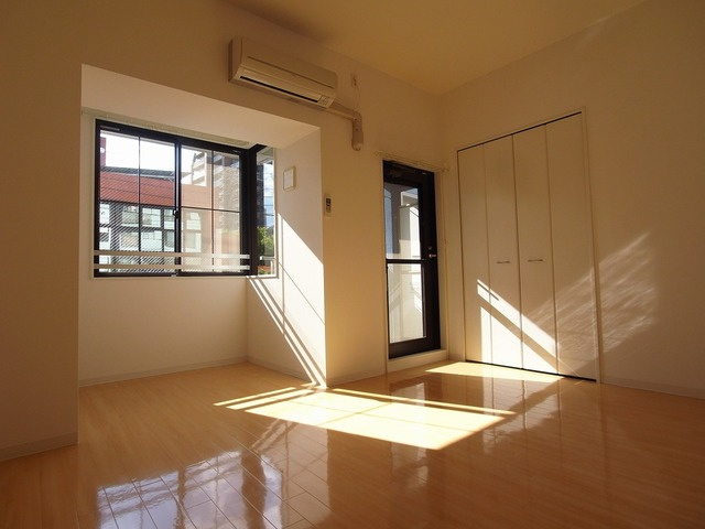 オルタンシア下山手の洋室