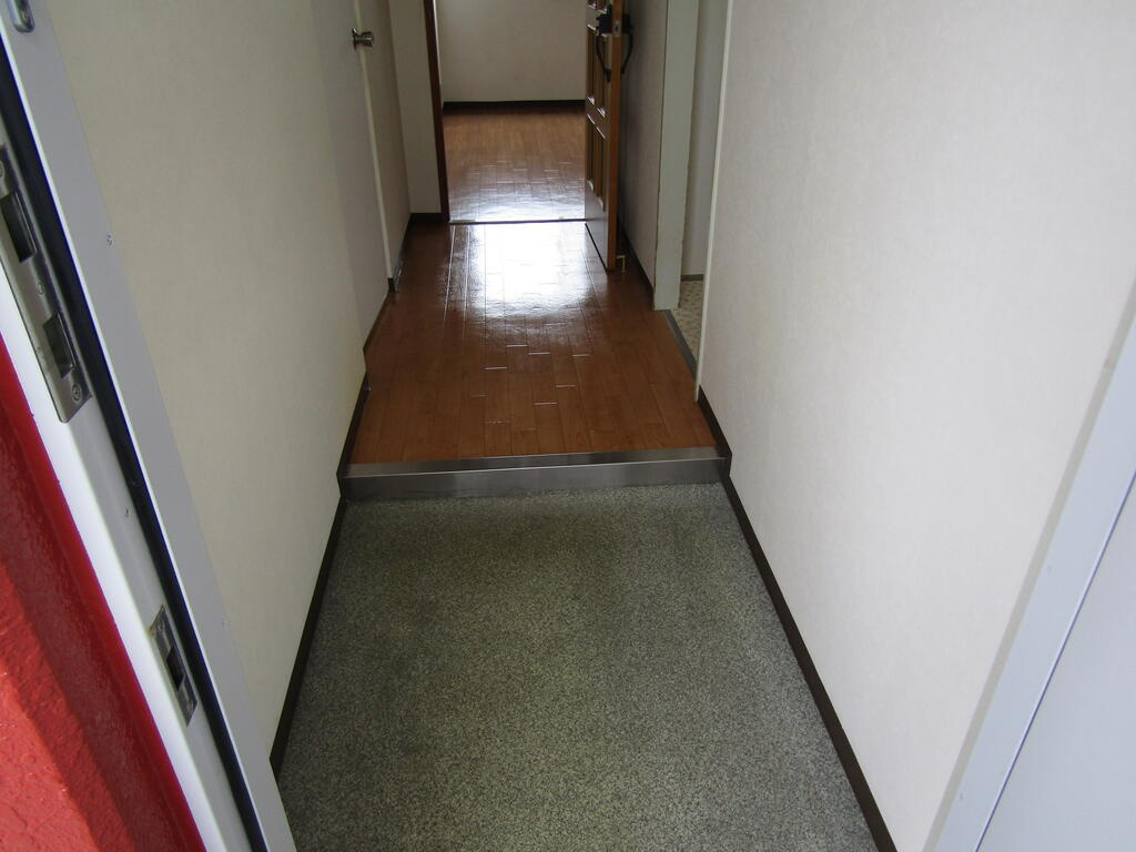 ヨウカワマンションの玄関