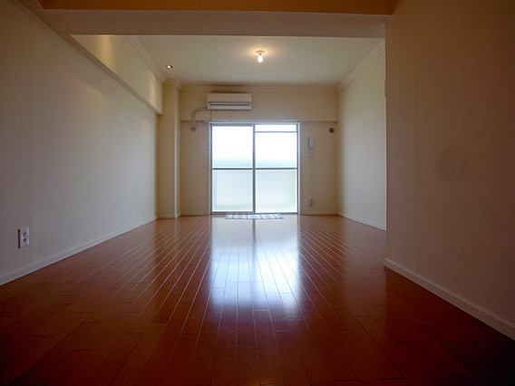 マンションカザミドリの洋室