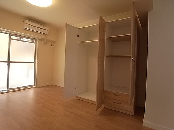 マンションカザミドリの洋室