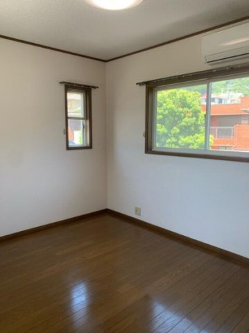 山芦屋町貸家の居間・リビング