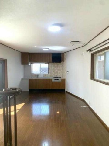 山芦屋町貸家の居間・リビング