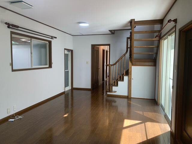 山芦屋町貸家の居間・リビング