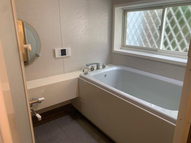 山芦屋町貸家の浴室