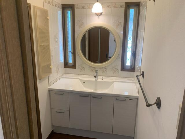 山芦屋町貸家の洗面所