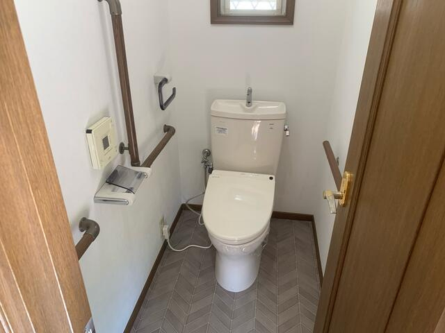 山芦屋町貸家のトイレ