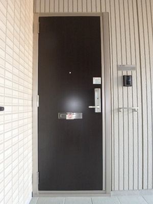 【玄関】 | アズール・マムA棟 | イメージ101号室の写真（反転あり）