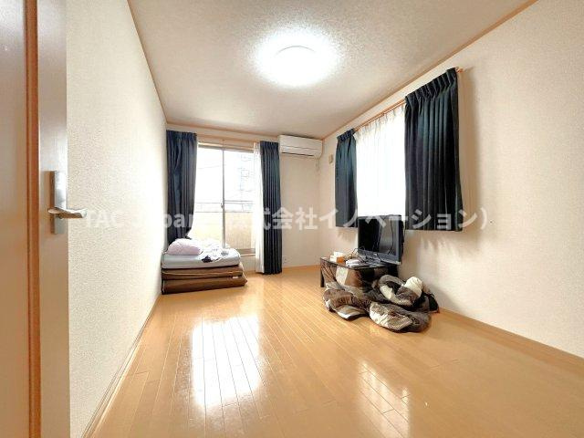 川口市朝日の邸宅の洋室|感性を育むプライベートルームはシンプルでスマートな空間。好みの空間で読書をしたり、音楽を聞いたりと一人の時間も充実したものにできます。