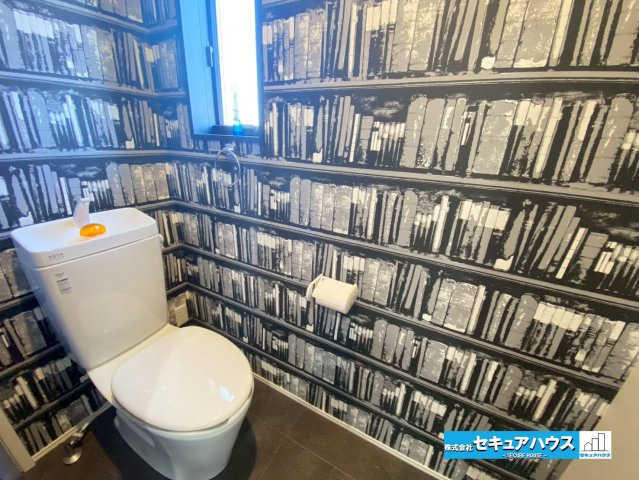 岡崎市渡町字荒居のトイレ|【2階トイレ】
◆アクセントクロスによりオシャレなトイレになっています。