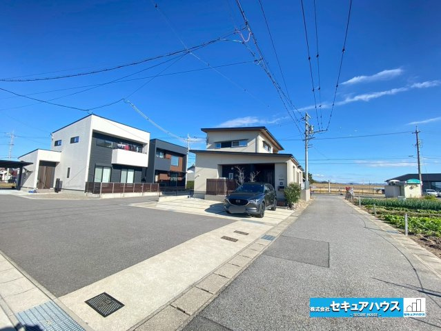 岡崎市渡町字荒居の前面道路含む現地写真|【共有地含む前面道路】
◆共有部分で車の方向転換をすることができるので、駐車も安心です♪