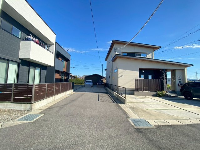 岡崎市渡町字荒居の前面道路含む現地写真|事前予約にて現地ご見学いただけます！お気軽にお問い合わせください♪
■株式会社　セキュアハウス　豊明支店■
住宅ローンに強く、知識、経験豊富なスタッフ在籍
お客様に寄り添い、ご成約後もサポート致します