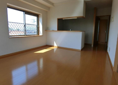 【居間・リビング】 | サンシャトー和賀 | ゆったりとしたリビングです