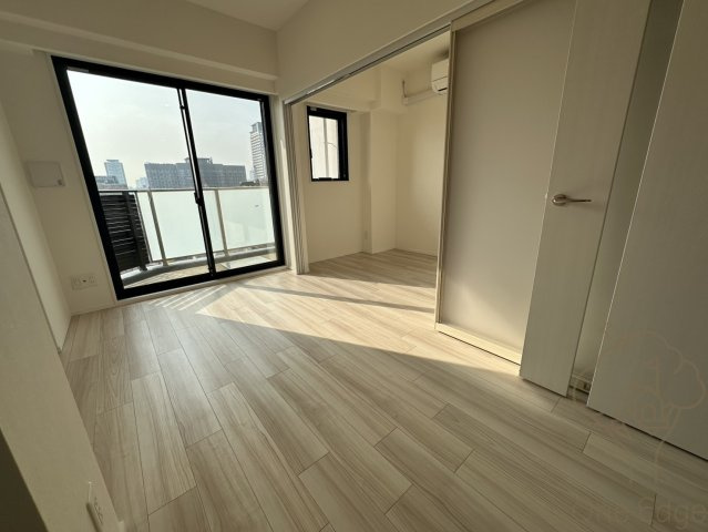 シーズンフラッツ梅田EASTの居間・リビング
