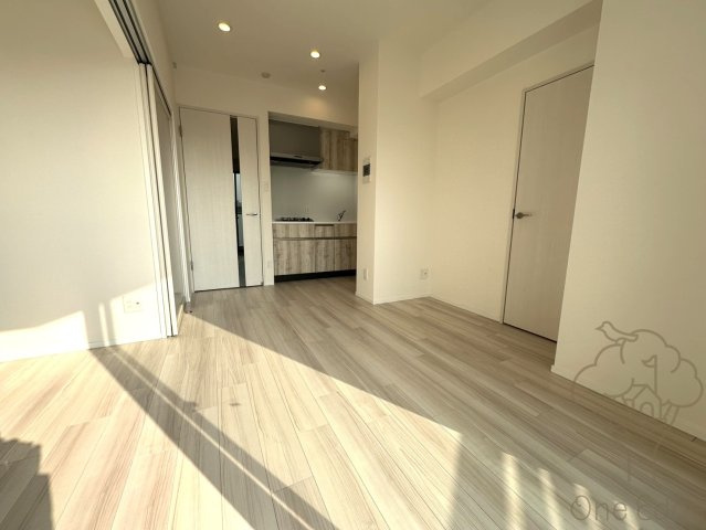 シーズンフラッツ梅田EASTの居間・リビング