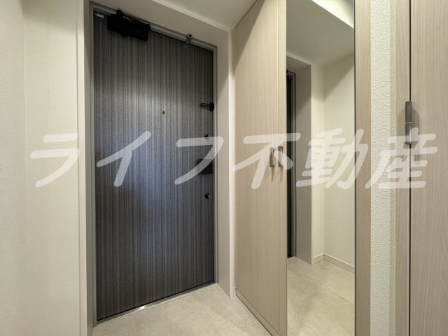 ブランシエスタ森ノ宮の玄関|収納もある玄関です