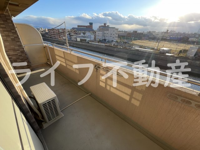 アンドユーイワキ・東大阪のバルコニー|陽当たり良好なバルコニーです